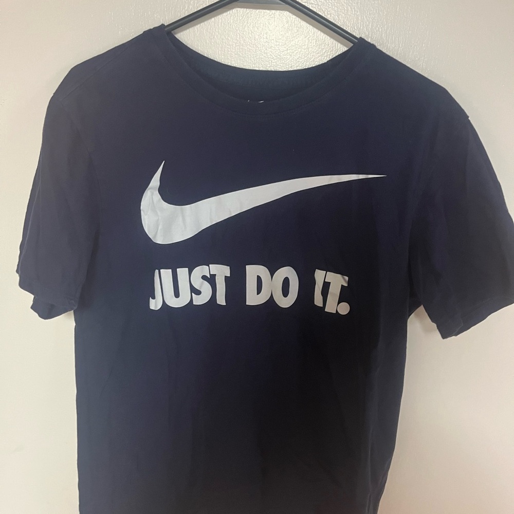 Nike graphic t